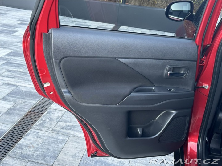 Mitsubishi Outlander 2,0 150PS Edition 100 A/ 2017