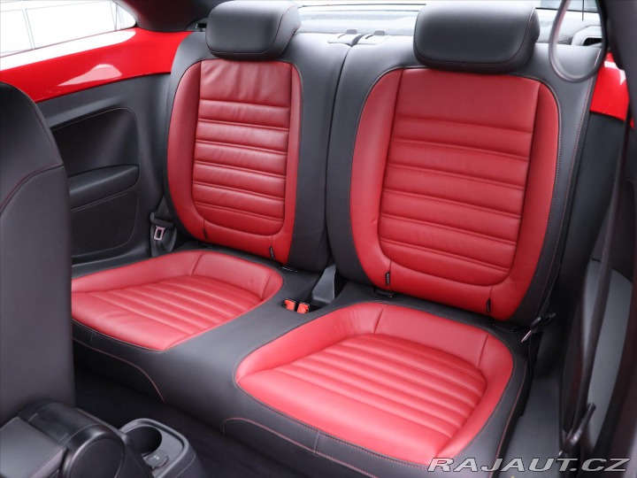 Volkswagen Beetle 1,2 TSI 77kW Aut.klima Ků 2015