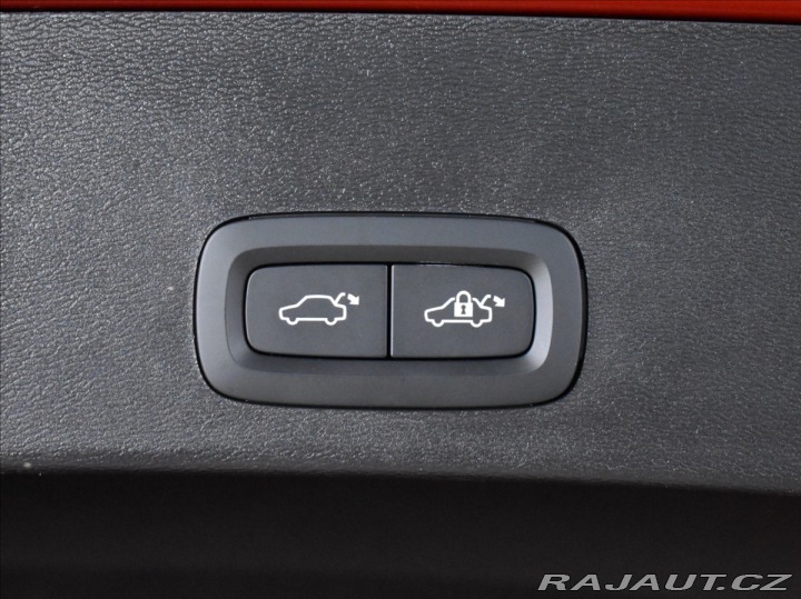 Volvo XC40 2,0 B4 AWD PLUS Bezklíč,h 2023