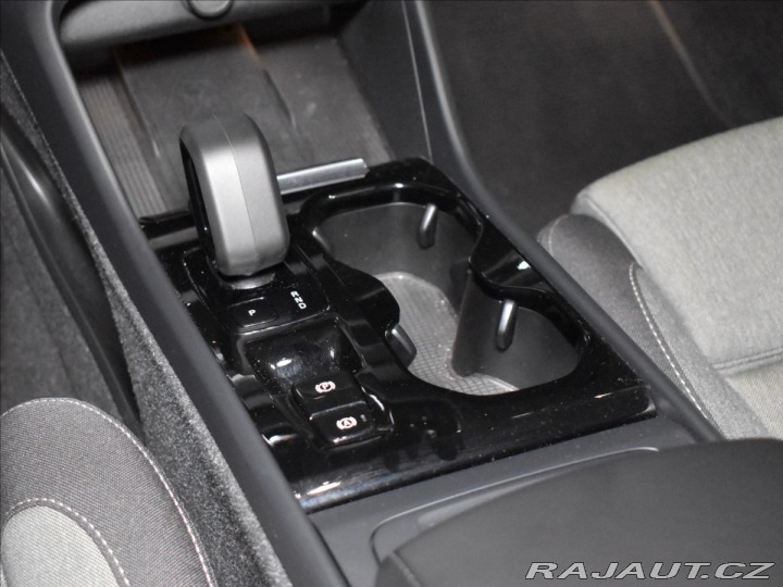 Volvo XC40 2,0 B4 AWD PLUS Bezklíč,h 2023