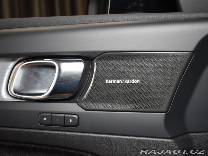 Volvo XC40 2,0 B4 AWD PLUS Bezklíč,h 2023