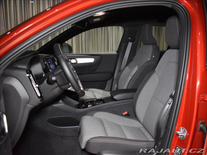 Volvo XC40 2,0 B4 AWD PLUS Bezklíč,h 2023