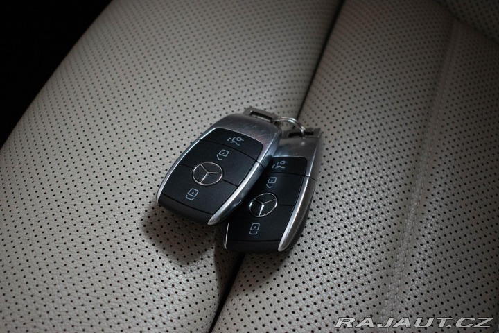 Mercedes-Benz GLC 220d 4MATIC N.TOPENÍ*TAŽN 2020