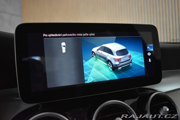 Mercedes-Benz GLC 220d 4MATIC REZERVACE 2020