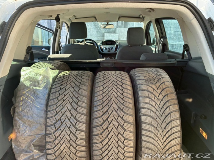 Ford Grand C-MAX 1.6i, 92KW, 4x ZIMNÍ PNEU 2012