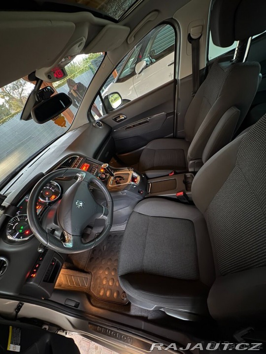 Peugeot 5008 2,0 HDi - automat 1800