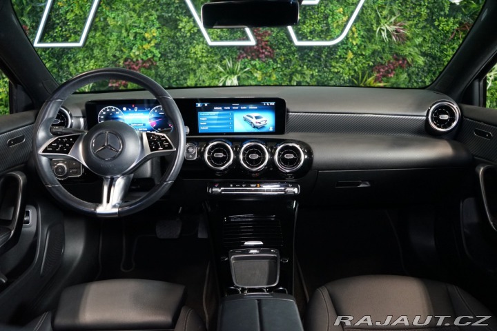 Mercedes-Benz A 180*CAMERA*CARPLAY* 2023