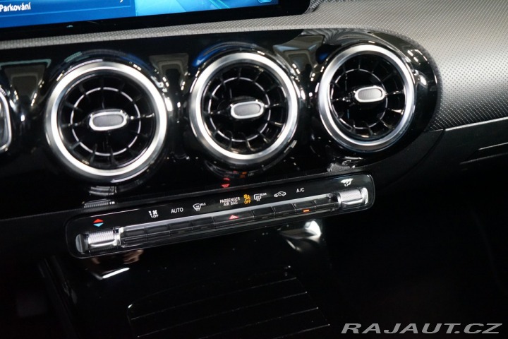 Mercedes-Benz A 180*CAMERA*CARPLAY* 2023