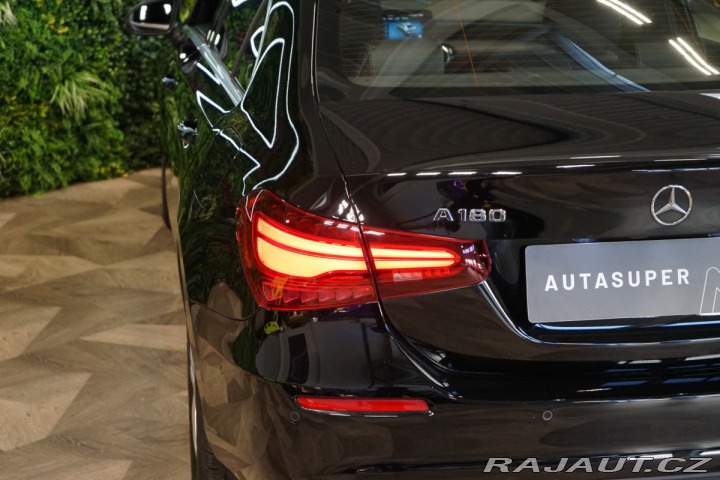 Mercedes-Benz A 180*CAMERA*CARPLAY* 2023