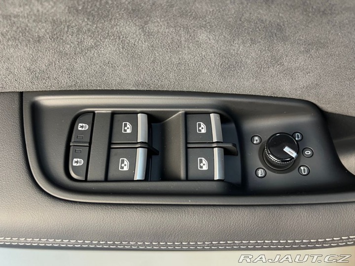 Audi Q8 50TDI QUATTRO S-LINE, VZD 2025