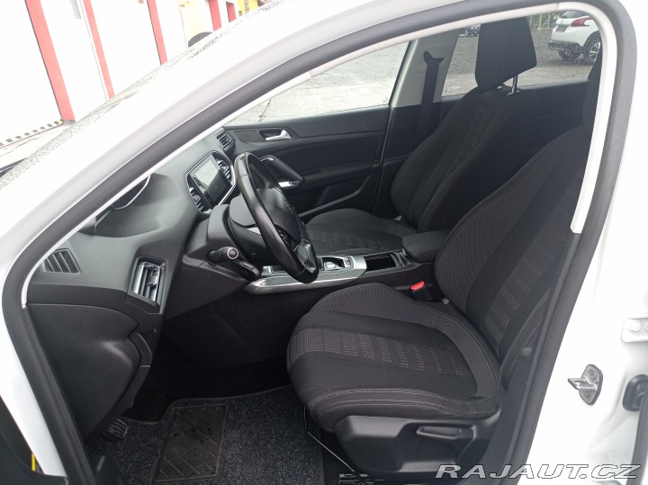 Peugeot 308 1.2i 96kW Navi/Panorama/1 2016