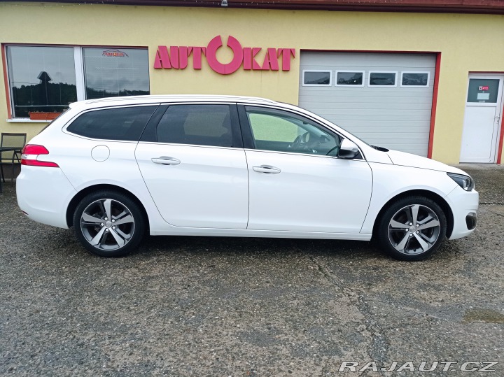 Peugeot 308 1.2i 96kW Navi/Panorama/1 2016