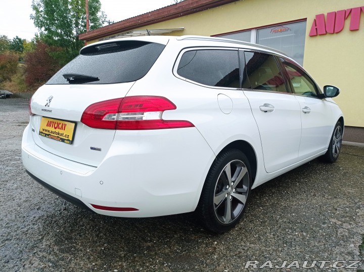 Peugeot 308 1.2i 96kW Navi/Panorama/1 2016