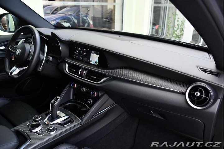 Alfa Romeo Stelvio 2.9 V6 QUADRIFOGLIO REZER 2024
