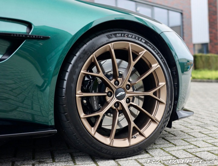 Aston Martin V8 Vantage | NaSklade - Malachite m 2024