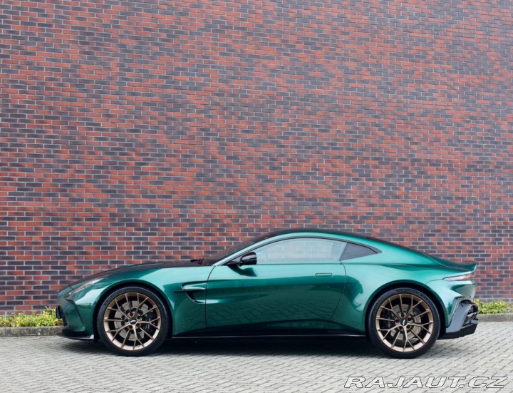 Aston Martin V8 Vantage | NaSklade - Malachite m 2024