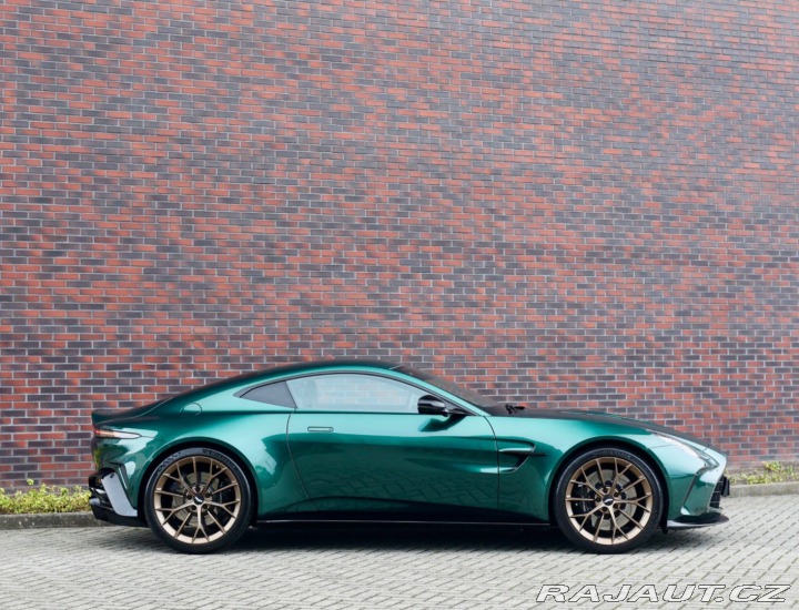 Aston Martin V8 Vantage | NaSklade - Malachite m 2024