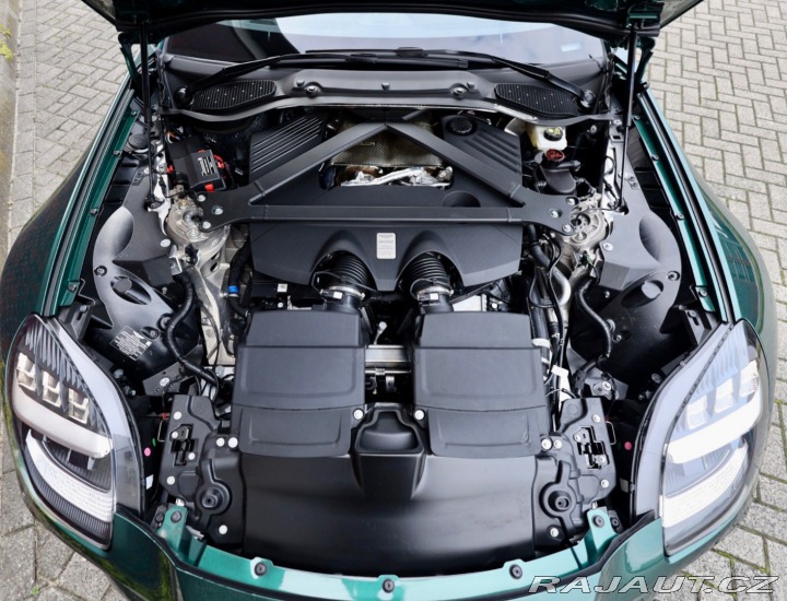 Aston Martin V8 Vantage | NaSklade - Malachite m 2024