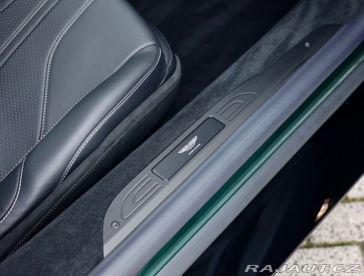 Aston Martin V8 Vantage | NaSklade - Malachite m 2024