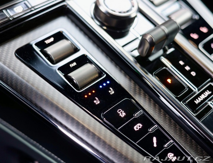 Aston Martin V8 Vantage | NaSklade - Malachite m 2024