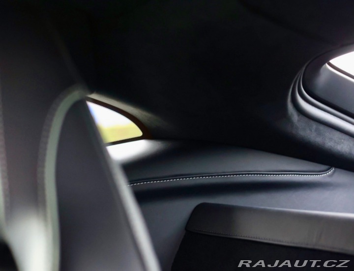 Aston Martin V8 Vantage | NaSklade - Malachite m 2024