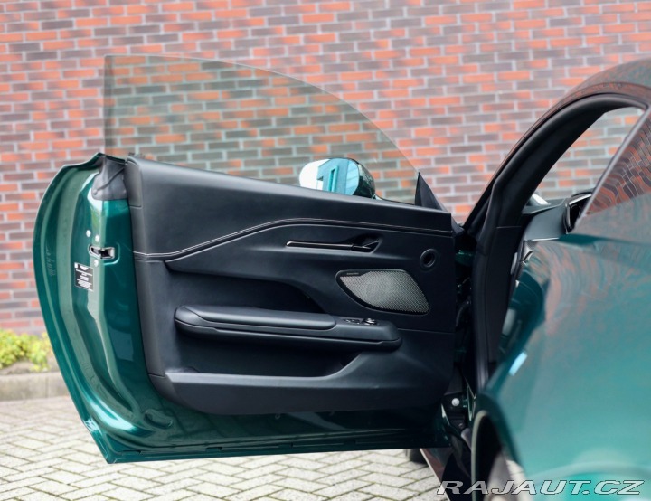 Aston Martin V8 Vantage | NaSklade - Malachite m 2024