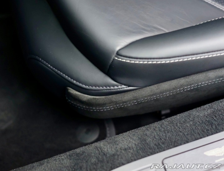 Aston Martin V8 Vantage | NaSklade - Malachite m 2024