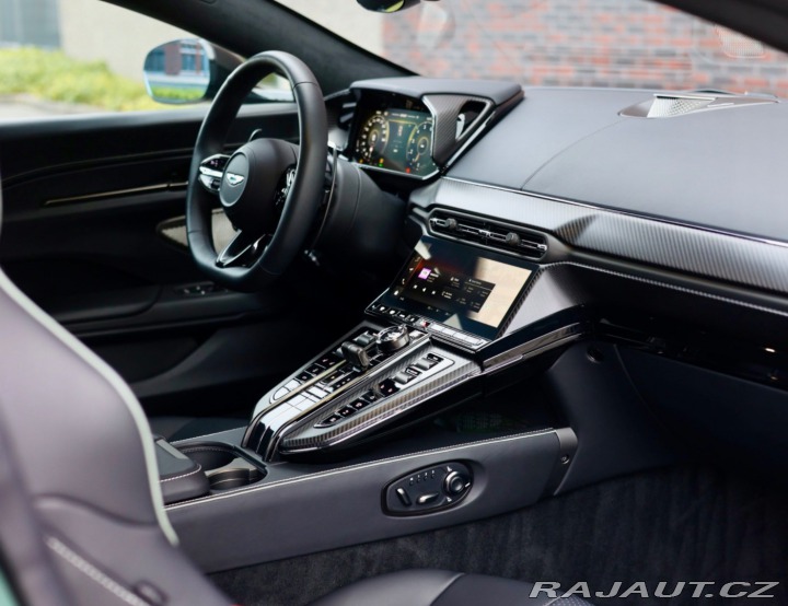 Aston Martin V8 Vantage | NaSklade - Malachite m 2024
