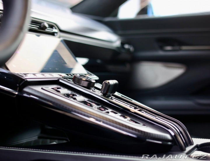 Aston Martin V8 Vantage | NaSklade - Malachite m 2024