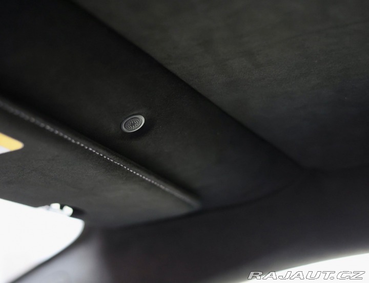 Aston Martin V8 Vantage | NaSklade - Malachite m 2024