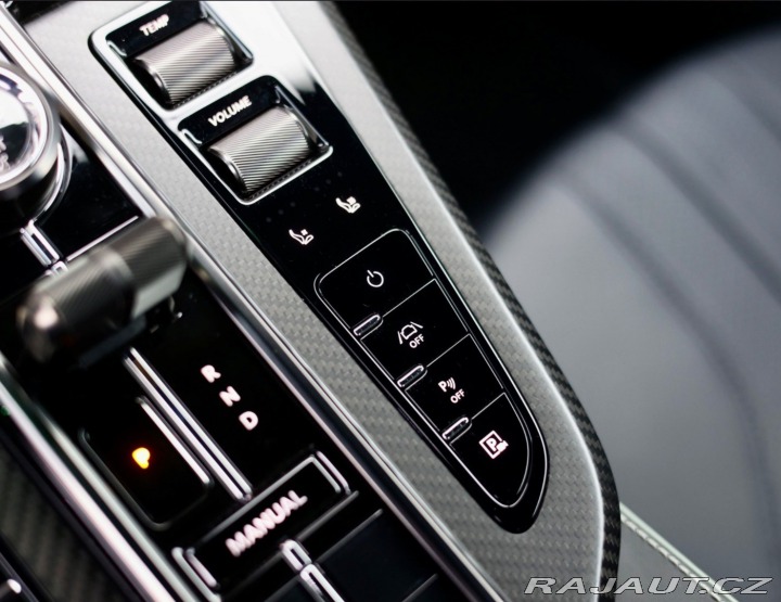 Aston Martin V8 Vantage | NaSklade - Malachite m 2024