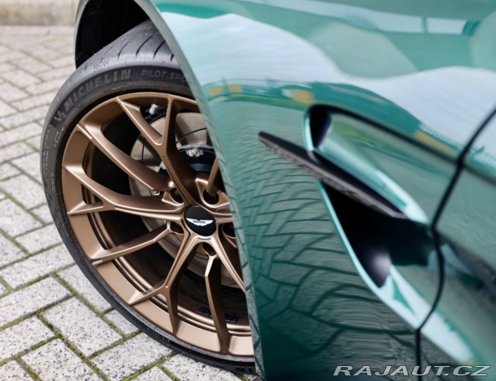 Aston Martin V8 Vantage | NaSklade - Malachite m 2024
