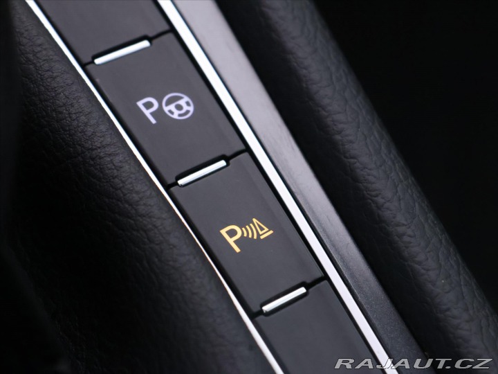 Volkswagen Golf 1,6 TDI LED Tažné DPH 1.M 2019