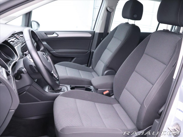 Volkswagen Touran 2,0 TDI 110kW DSG 1.Maj D 2021