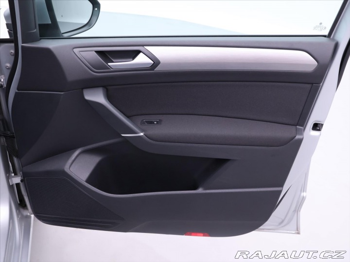 Volkswagen Touran 2,0 TDI 110kW DSG 1.Maj D 2021