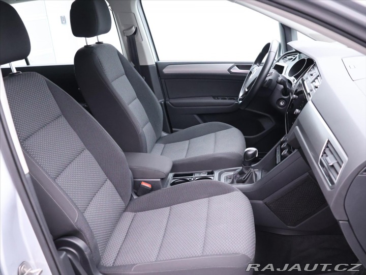 Volkswagen Touran 2,0 TDI 110kW DSG 1.Maj D 2021