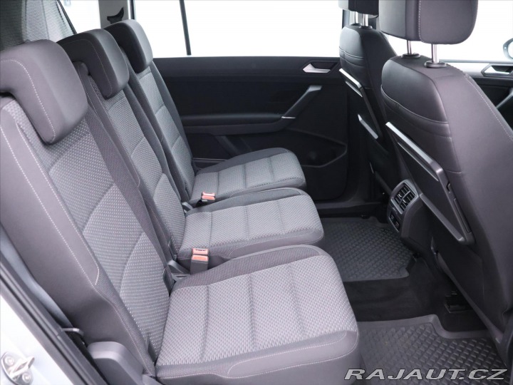 Volkswagen Touran 2,0 TDI 110kW DSG 1.Maj D 2021