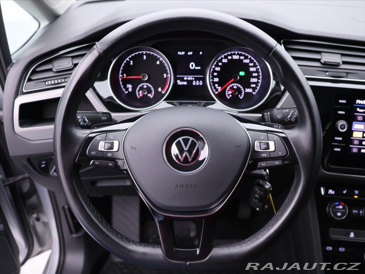 Volkswagen Touran 2,0 TDI 110kW DSG 1.Maj D 2021