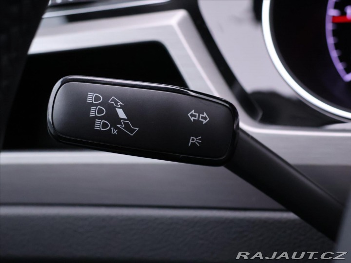 Volkswagen Touran 2,0 TDI 110kW DSG 1.Maj D 2021