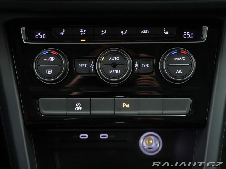 Volkswagen Touran 2,0 TDI 110kW DSG 1.Maj D 2021