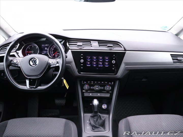 Volkswagen Touran 2,0 TDI 110kW DSG 1.Maj D 2021