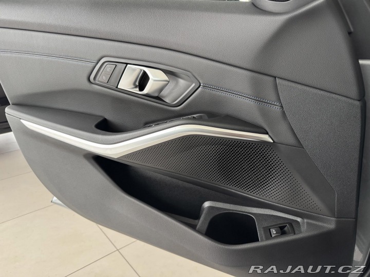 BMW 3 330i xDrive*M-SPORT*Kamer 2025