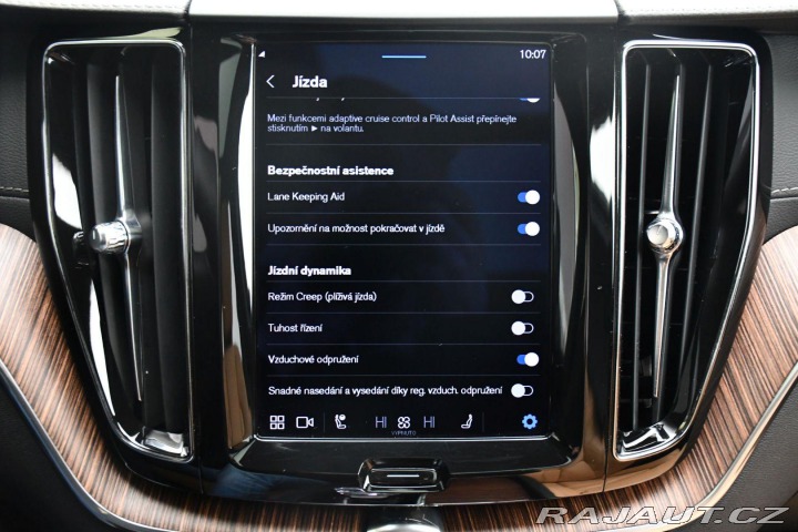 Volvo XC60 T8 RECHARGE AWD REZERVACE 2022