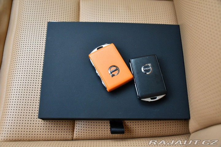 Volvo XC60 T8 RECHARGE AWD PANO B&am 2022