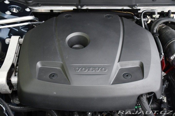 Volvo XC60 T8 RECHARGE AWD REZERVACE 2022