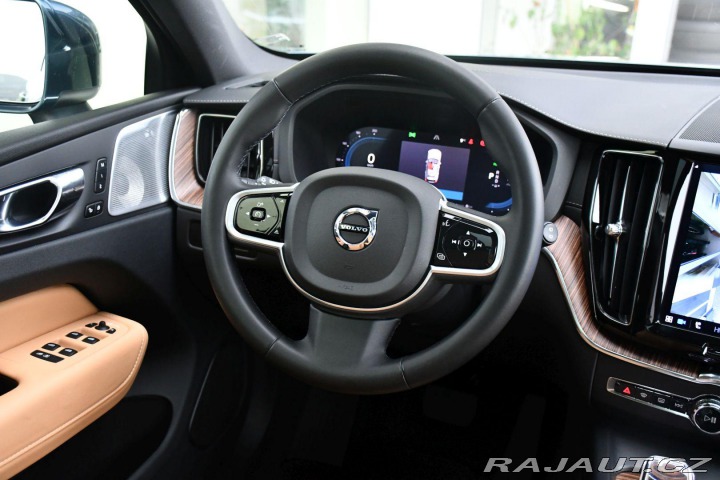 Volvo XC60 T8 RECHARGE AWD REZERVACE 2022