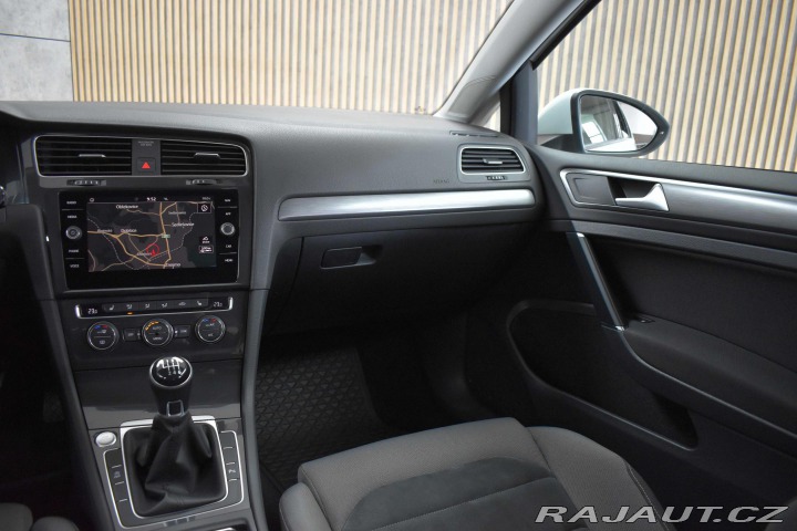 Volkswagen Golf 1.0 TSI 2xPNEU*KAMERA*ACC 2019