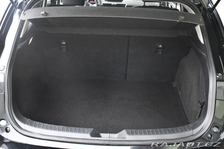 Mazda 3 G120 AUTOMAT LED VYHREV Z 2015