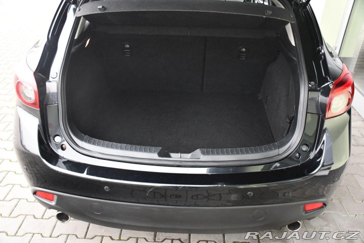 Mazda 3 G120 AUTOMAT LED VYHREV Z 2015