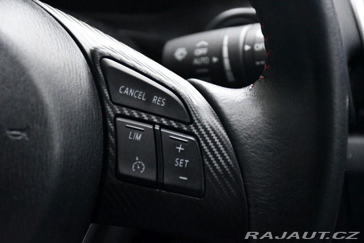 Mazda 3 G120 AUTOMAT LED VYHREV Z 2015